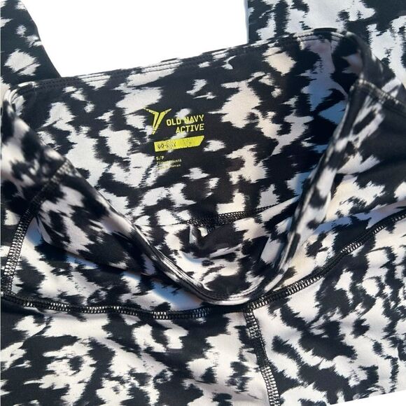 High Rise Compression Crop Leggings - Picture 8 of 9